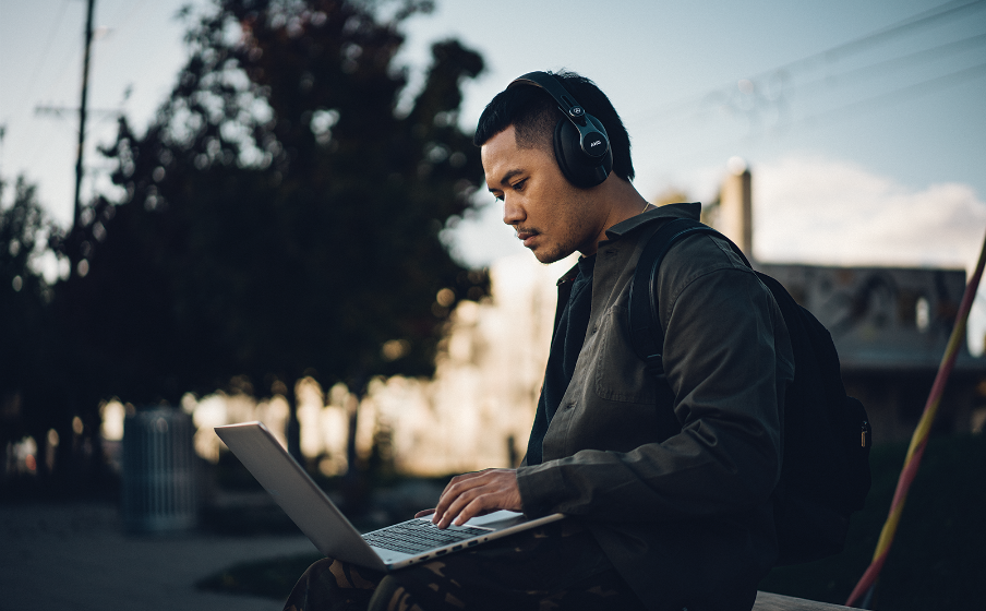 K371-BT | オーバーイヤー、密閉型、Bluetooth対応、折りたたみ式