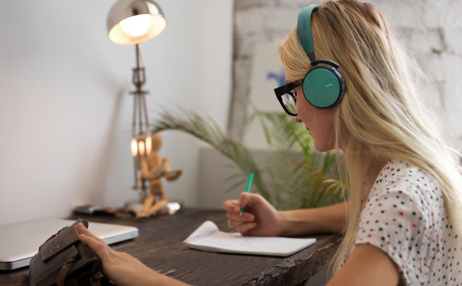 AKG Y400 WIRELESS | ワイヤレスオンイヤーヘッドホン