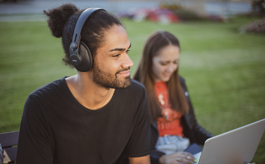 K361-BT | オーバーイヤー、密閉型、Bluetooth対応、折りたたみ式